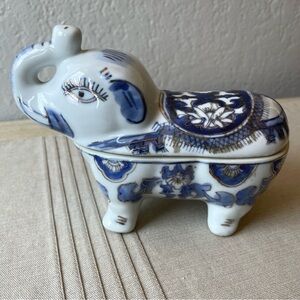 Vintage Handpainted Chinese Elephant shaped coin jar blue and white ceramic cand